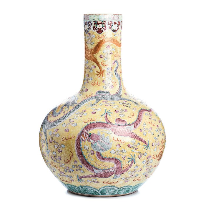 Vase Tianqiu Ping 'dragons' in Chinese porcelain,: China 19th Century, Guangxu period, polychrome enamels decoration on a yellow background, depicting dragons chasing fireball, between ruyi, the base with waves. Qianlong Mark, apocryphal. Signs of use