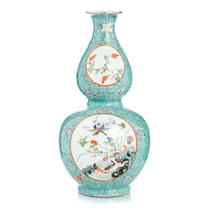 Gourd in Chinese porcelain, Minguo: China 20th Century, Minguo period, delicate polychrome decoration with reserves birds, flowers and fruits in green background of floral windings. Daoguang Mark on base, apocryphal. Dim:. 24.5 cm.