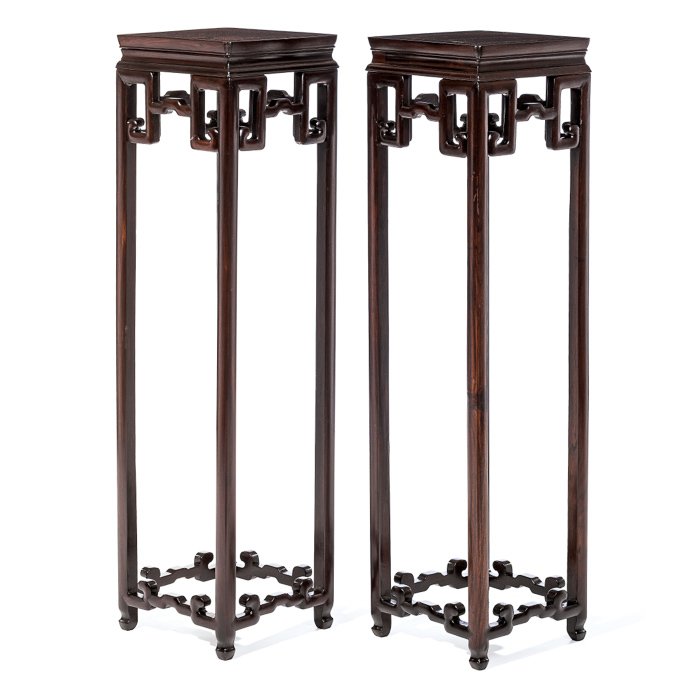 Pair of Chinese supports for flower vases: China, Minguo period, carved tamarind. Dim.: 118x30x30.5 cm.