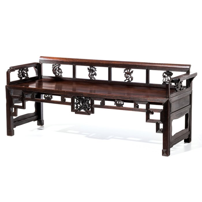 Chinese tamarind settee: China, 19th century, Guangxu period, finely carved tamarind, decoration with plant motifs. Signs of wear. Dim.: 75x60x185.5 cm.