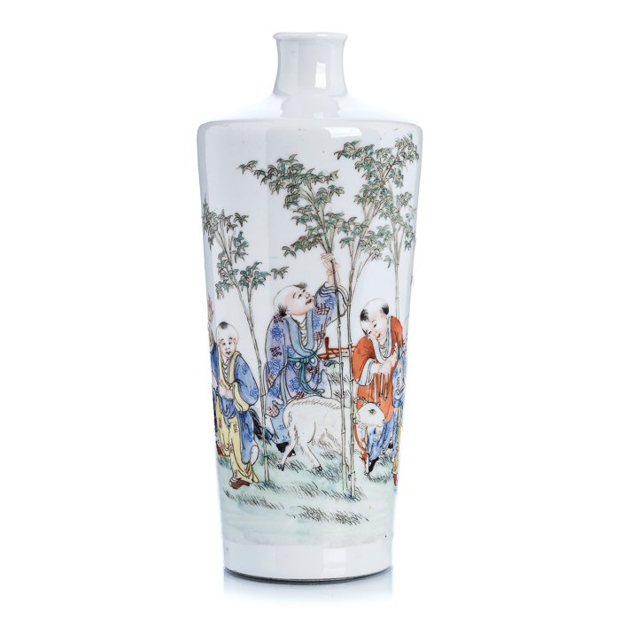Cylindrical vase in Chinese porcelain, Minguo: China, Minguo period, polychrome decoration with enamels, children and a ram amongst bamboos. Apocryphal marking at the base. Dim.: 24 cm.