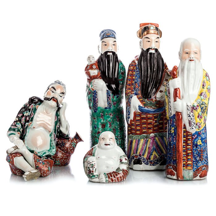 Five figures in Chinese porcelain, Minguo: China, Minguo, polychrome and gold decoration, representing a small smiling Buddha; a seated immortal and the three star gods. Two accessories are missing at the hat of one of the star gods. Dim.: 11 