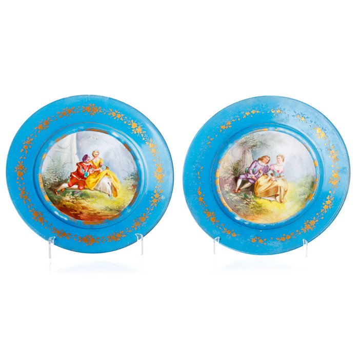 Pair of plates in French SÃ¨vres-style porcelain: Pair of plates in French SÃ¨vres-style porcelain France, 19th century, polychrome and gold decoration, hand-pained, representing romantic scenes, signed Boucher. Marking on the back. Signs of wear. 
