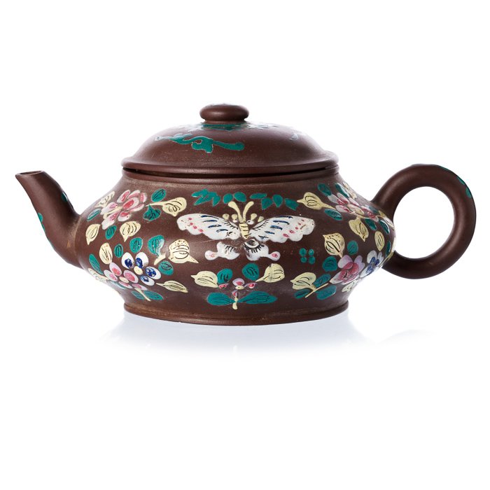 Yixing teapot with 'flowers and butterflies': Yixing teapot with 'flowers and butterflies' China, made in Yixing, 20th century, Minguo, decoration with enamels with flower motifs and butterflies. Signed. Very slight chipping in the inside of the 