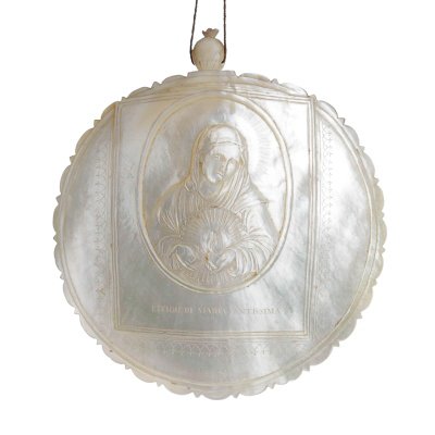 Seashell the Holy Land: Seashell the Holy Land Mother of Pearl of exquisite sculpture, representing 'Sacred Heart of Mary', 19th Century. Dim.: 13.5 cm.