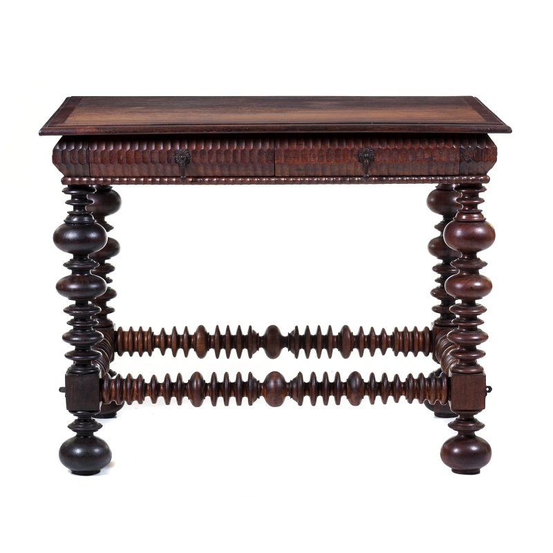 Buffet table in kingwood and vinewood: Portuguese, 19th century, kingwood and vinewood, ripples decoration, turned legs and stretchers, two drawers simulating four, fittings in metal. Signs of wear. Dim.: 86x110x80,5cm.