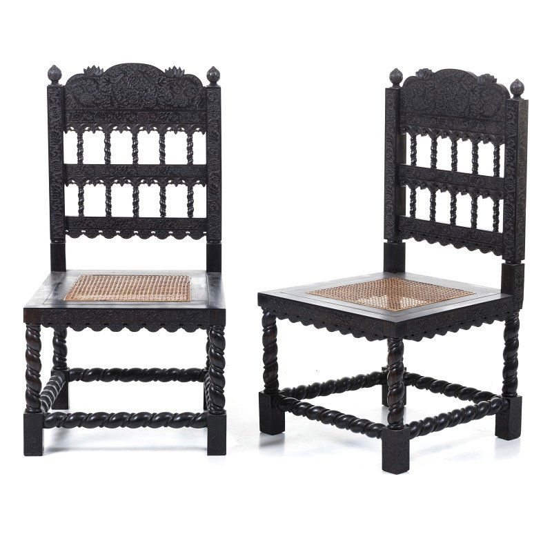 Sri Lankan couple of chairs in ebony: Ceylon, 19th Century, richly carved ebony, plant decoration, backrest and turned legs, seats with straw. Signs of use. Dim .: 99,5x52x52cm.