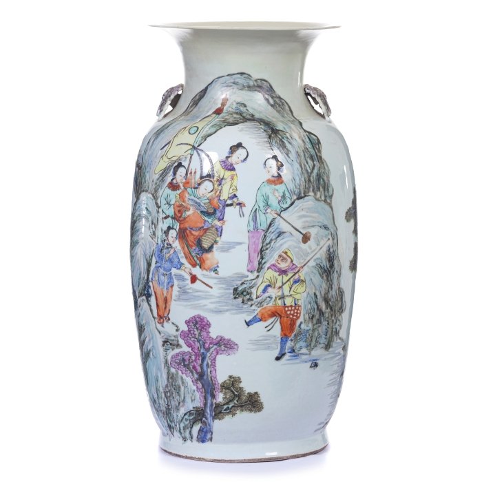 Large vase with figures in Chinese porcelain, Ming (1 of 1)
