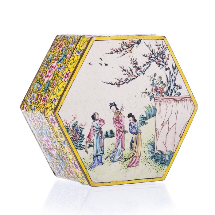 Hexagonal box in Canton enamel (1 of 1)