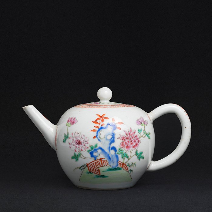 Chinese porcelain famille rose Teapot, Qianlong (1 of 1)