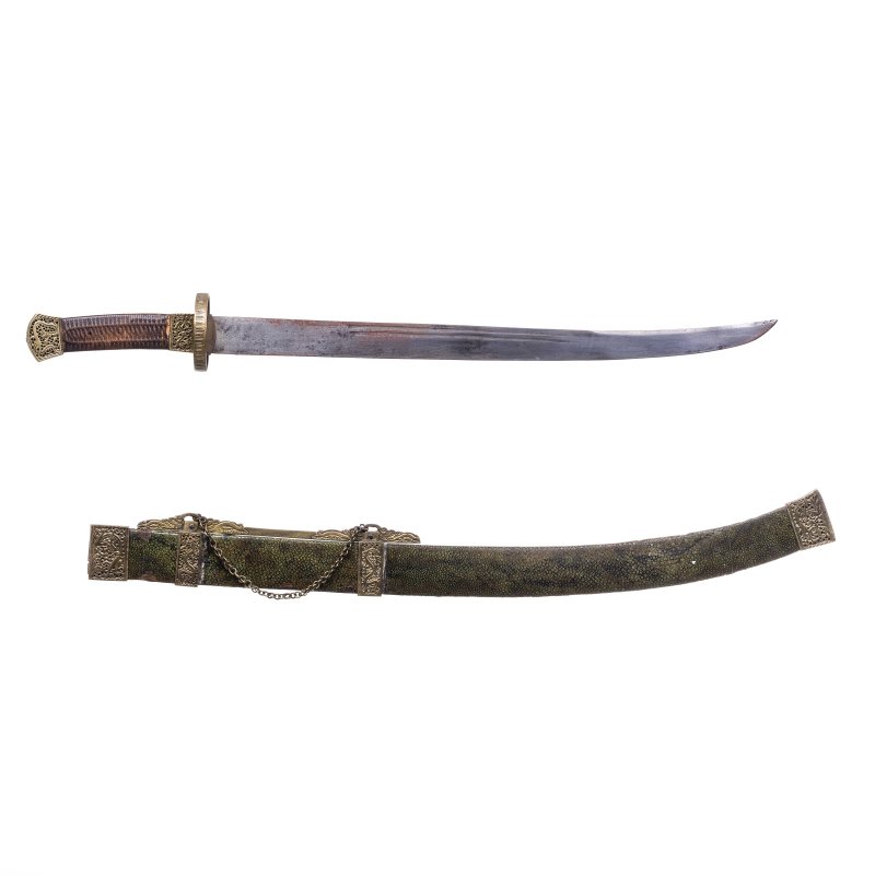 Chinese sword: China, 19th century. Sword with sheath coated with bass skin and brass, caned grip decorated with oriental motifs and dragons. Dim.: 67cm.