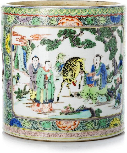 Brushpot with figures in Chinese porcelain, Guangx (1 of 1)
