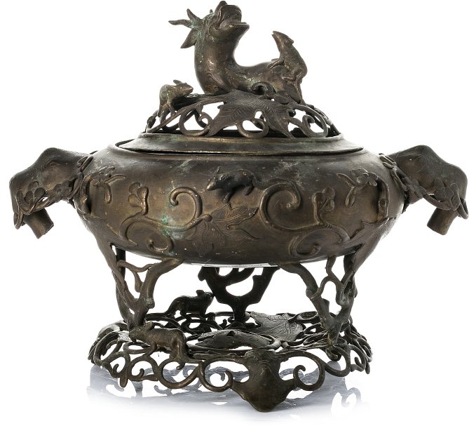 Chinese incensory in bronze, Minguo: China, Minguo period, patinated bronze cast and relieved with mice among plum tree flowers, lid surmounted by qilin. Marked on the base. Signs of wear. Dim.:39cm.