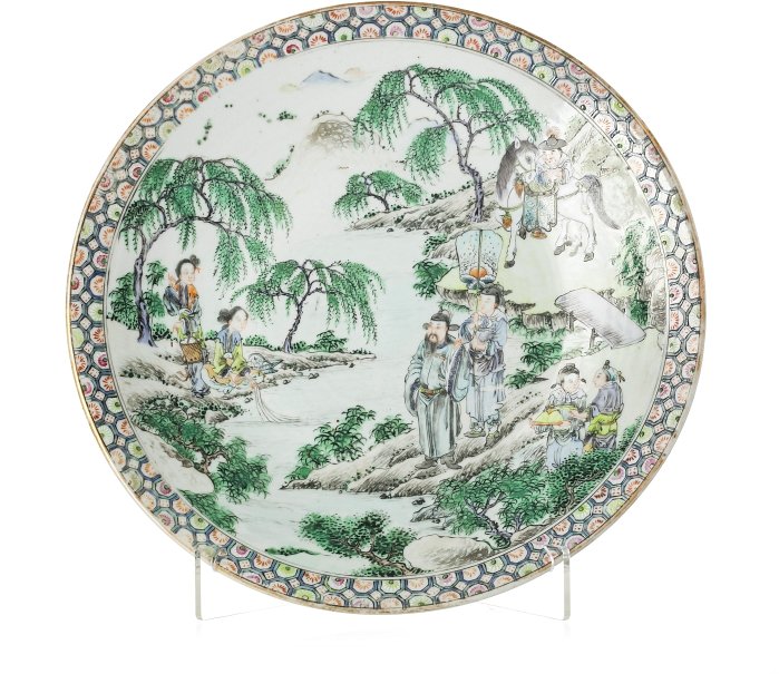 Plate with 'figures in a scenery' in famille verte: Chinese porcelain, Minguo, decoration with famille verte and gold enamels with figures in a scenery. Dim.: 28.5 cm.