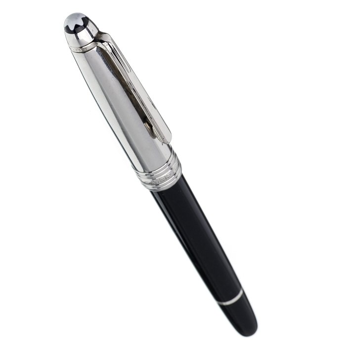 MONTBLANC - Meisterstuck pen: Pen lacquered in black, with cap in silver metal , numbered CZ1189080. Signs of wear. Dim.:13,7cm.
