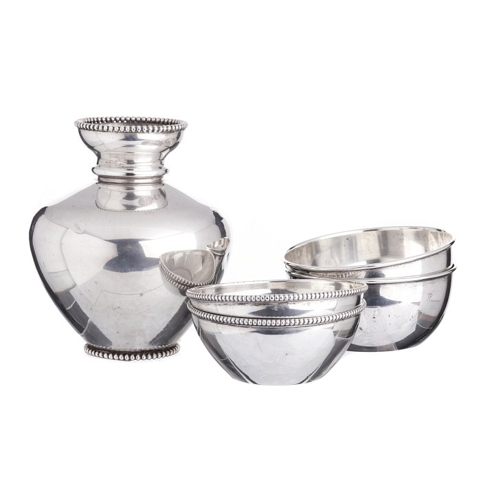 Vase and four cups in silver (1 of 1)