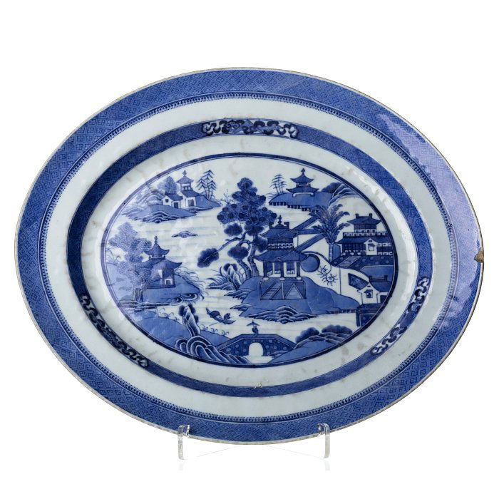 Oval long plate in Chinese porcelain, Canton (1 of 1)