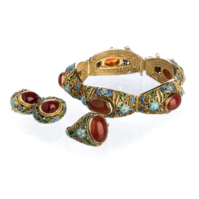 Set in Chinese golden silver and enamels (1 of 1)