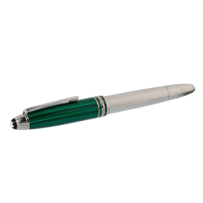 MONT BLANC - Malachite pen: Meisterstuck model, with a silver Plaque and a 18kt gold nib, and a resin top with a substance similar to malachite. Dimension: 14.5cm.