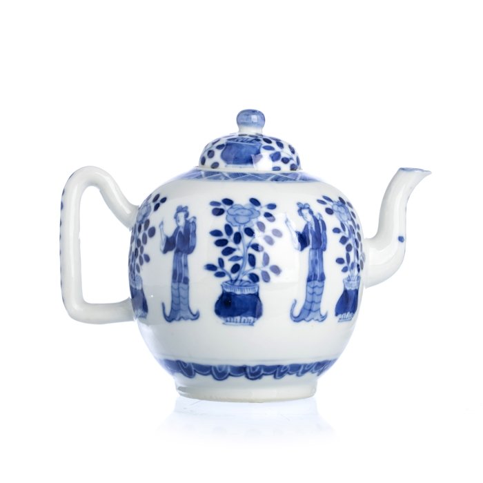 Chinese Porcelain Teapot 'Female figures', Kangxi (1 of 1)