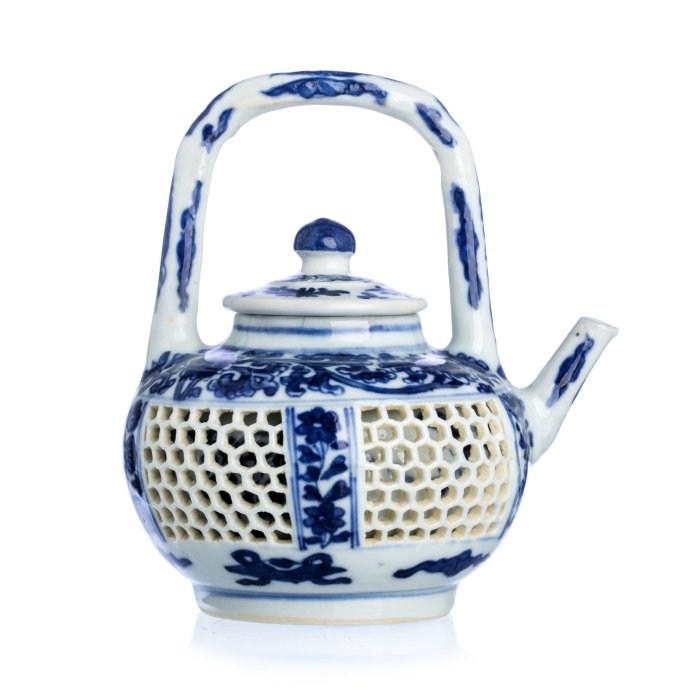 Chinese Porcelain Double Walled Teapot, Kangxi (1 of 1)