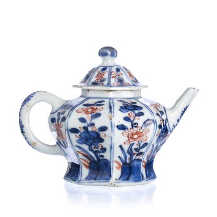 Chinese Porcelain Octagonal Teapot, Kangxi (1 of 1)