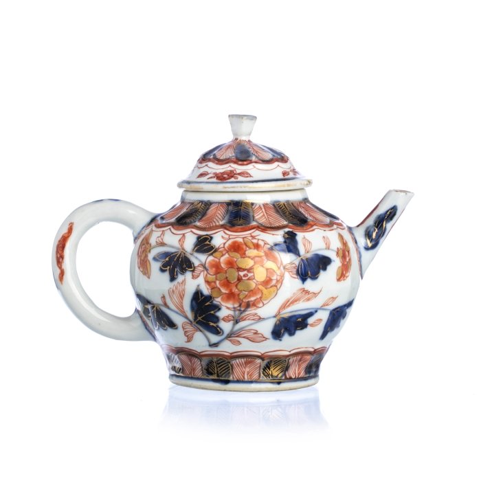 Chinese Porcelain Imari Teapot, Kangxi (1 of 1)