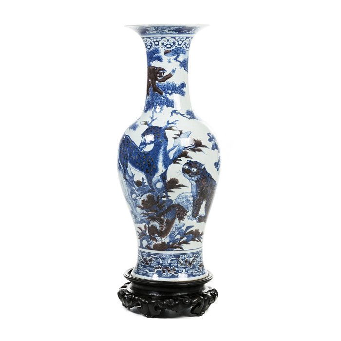 Large vase with 'animals' in Chinese porcelain, Tongzhi (1 of 1)