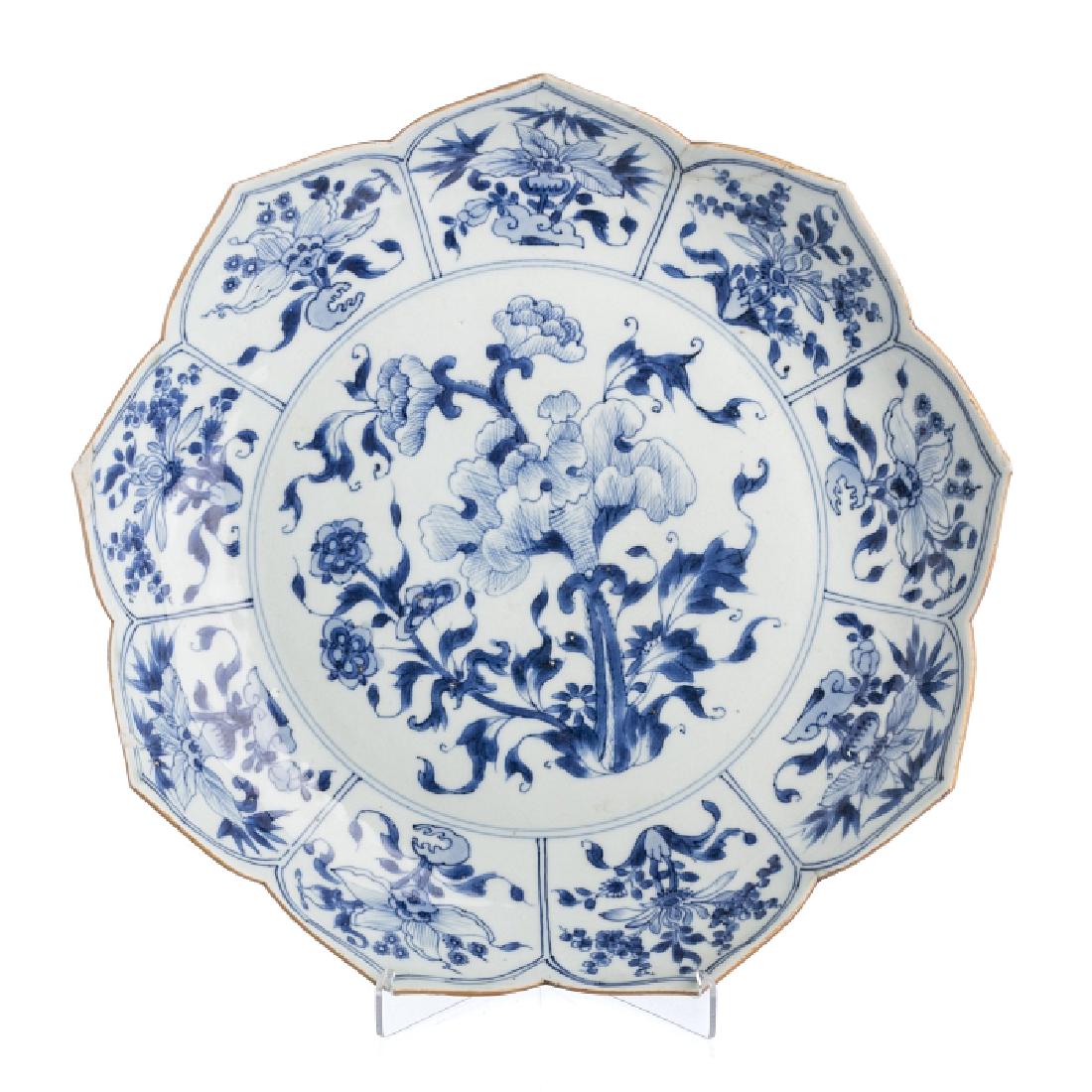 Scaloped Lotus charger in Chinese porcelain (1 of 1)