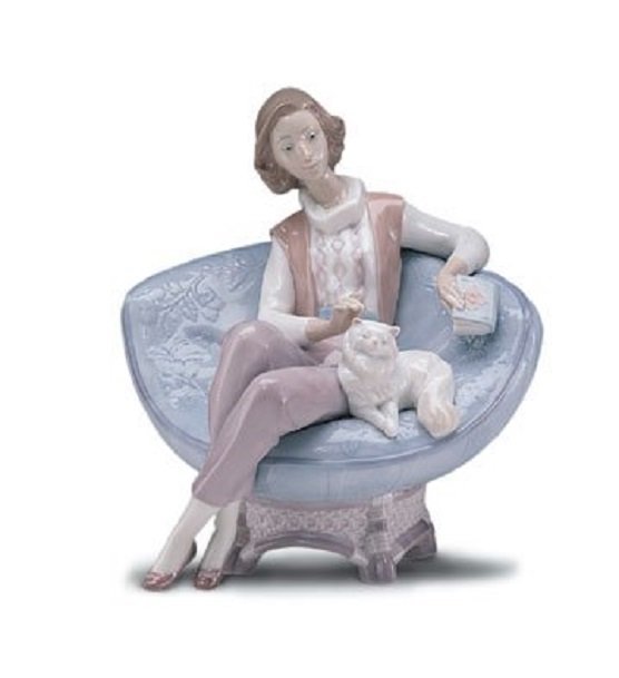 Lladro a Quiet Evening 06638 Lady Sitting with a Dog: Lladro a Quiet Evening 06638 Lady Sitting with a DogIN ORIGINAL BOX