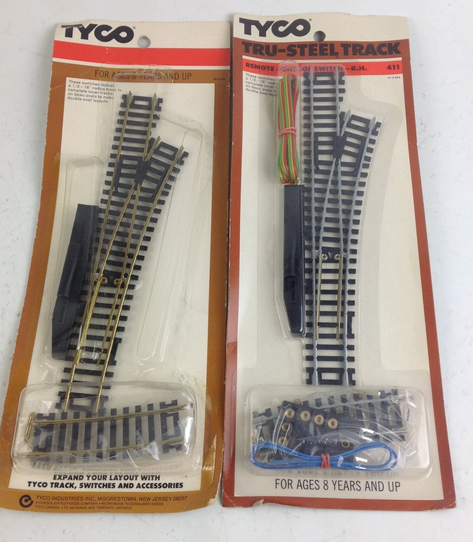 LOT OF 18 TYCO AUTOMATIC & MANUAL SWITCHES HO: LOT OF 18 TYCO AUTOMATIC & MANUAL SWITCHES HOTHEY ARE ALL NEW BUT DIRT ON PACKGES