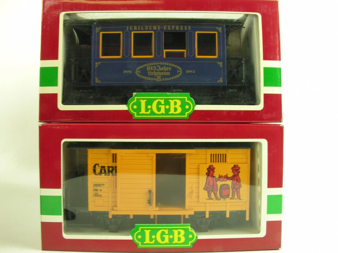 LOT OF 4 LGB collectible TRAIN: Lgb 4037, Circus Wagon on Flat Car ------------------------------------------Lgb 4034, Cardinal Beer Box Car ------------------------------------------Lgb 1984, Jubilaums Express, 103 Jahre Lehmann, 1
