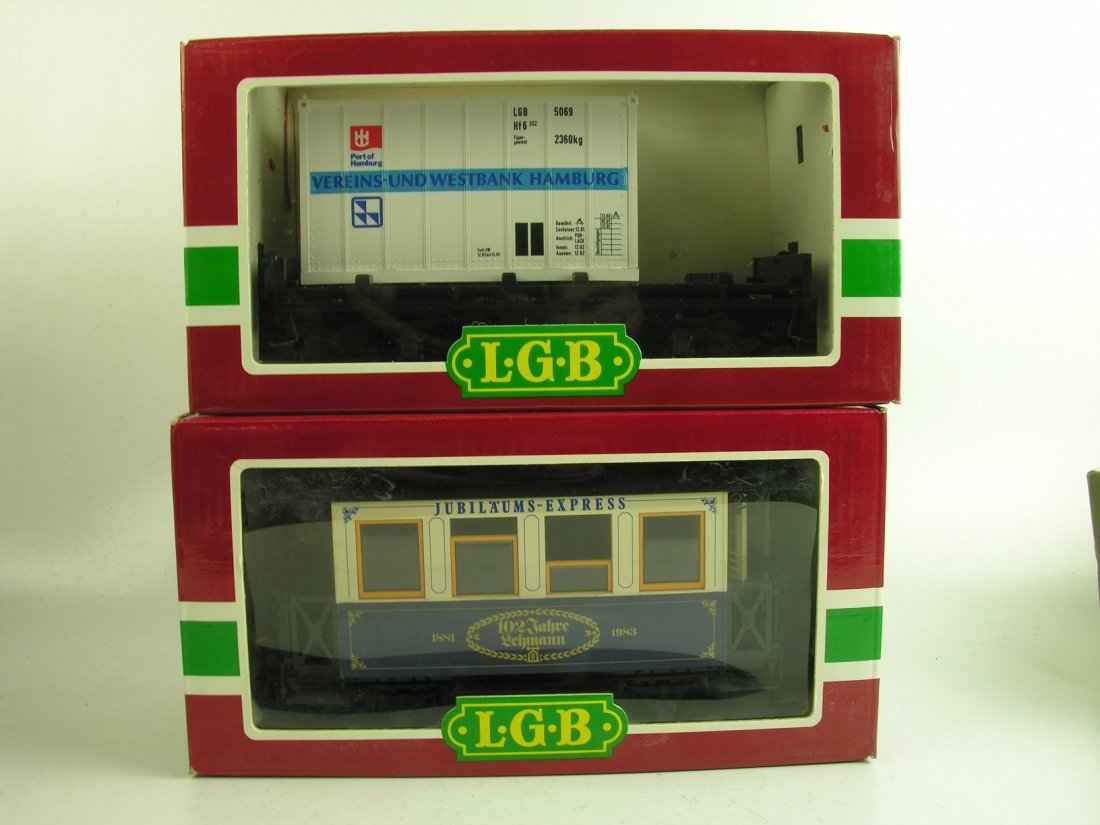 LOT OF 4 LGB collectible TRAIN: Lgb 4003, Flat Car with Container, Vereins Und Westbank Hamburg --------------------------------------------------Lgb 1983, Jubilaums Express, 102 Jahre Lehmann, 102 Anniversary ----------------------