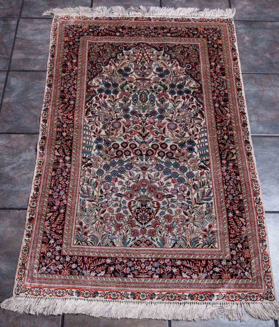 Oriental Persian Qum design silk rug (1 of 2)