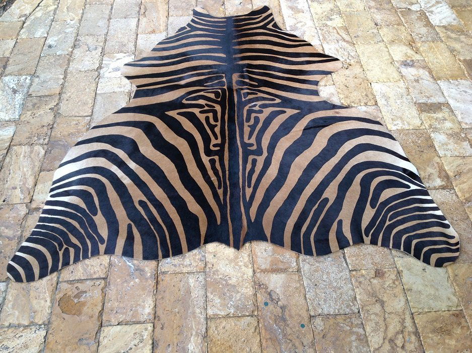 Safavieh Gaucho Cowhide Zebra 27-32 sq Ft (1 of 3)