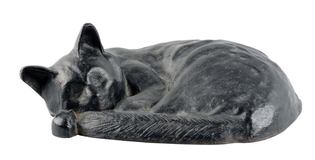 Cast Iron Sleeping Cat Doorstop. (1 of 2)