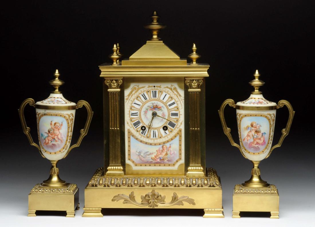 Bronze Time & Strike Clock. (1 of 1)