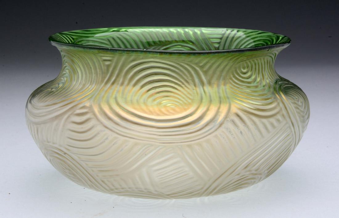 Loetz Austria Spiraloptisch, DunkelgrÃ¼n Verlaufend. (1 of 5)