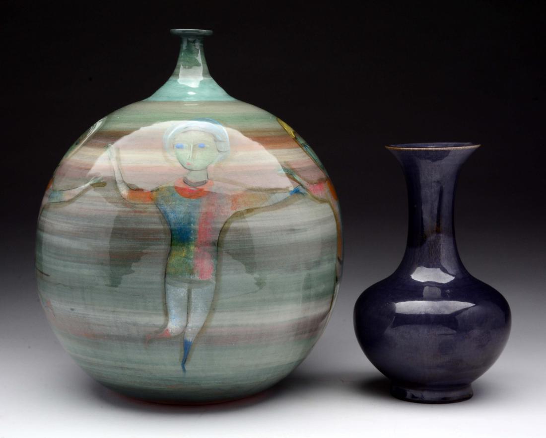 Lot of 2: Pillin Vases. (1 of 6)