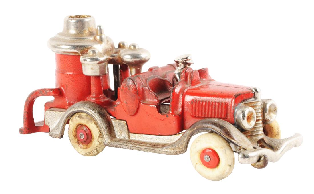 Hubley Cast Iron Fire Truck. (1 of 3)
