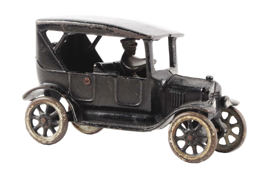 Arcade Cast Iron Model T Touring Car. (1 of 3)