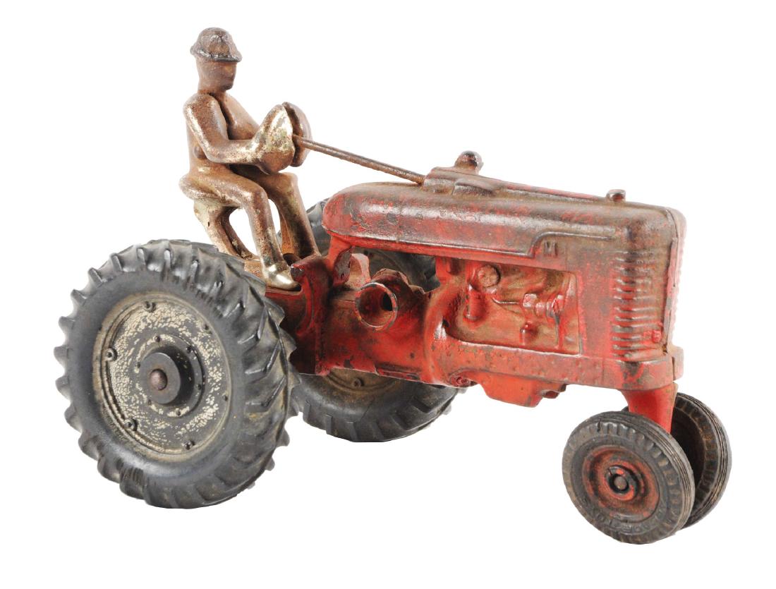 Arcade Cast Iron Farmall Tractor. (1 of 2)