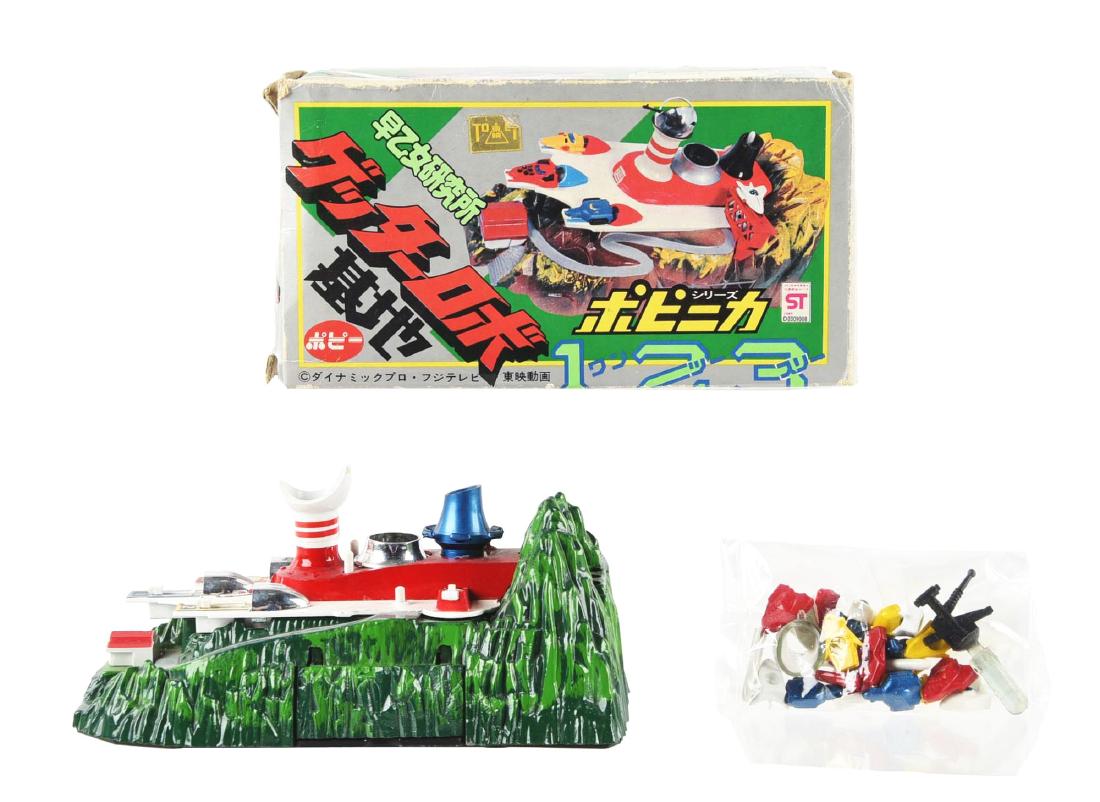 Getter Robo Base By Popy Toys of Japan.: Box is in very good condition with light shelf wear. Toy is complete in excellent condition with cardboard insert. Condition:(Excellent).Dimensions: