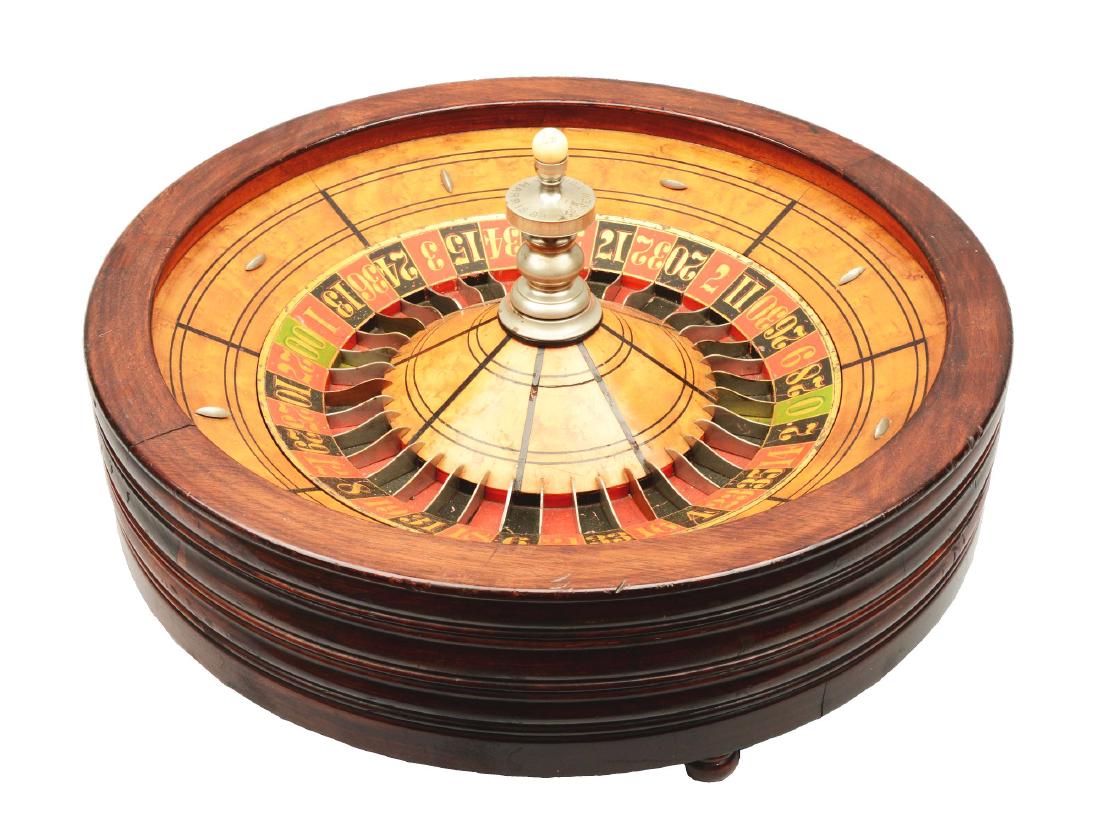 Table Top Mahogany Roulette Wheel. (1 of 10)