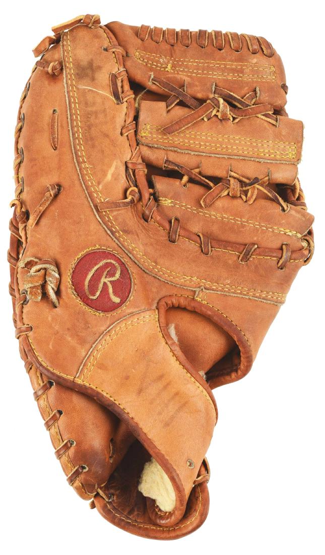 1982 Willie Stargell Game Used First Baseman's Glove. Oct 28, 2017