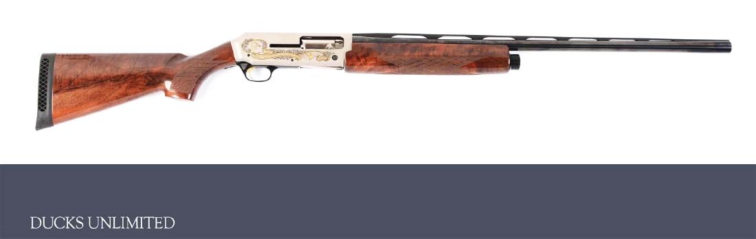 (M) Cased Browning Silver Hunter Ducks Unlimited 70th: Special Edition 2007 Ducks Unlimited "SEVENTY YEARS OF WETLAND CONSERVATION" silver hunter semi-automatic shotgun. There were 3300 of these made for 2007. Bright blue barrel, ventilated rib, single wh