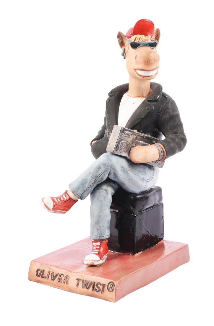 Oliver Twist Camel Chalkware Advertising Figure.: Figure has strong colors and displays well with minimal wear.Condition:(Excellent).Dimensions12 - 1/4" T. Condition:(Excellent).Dimensions12 - 1/4" T.