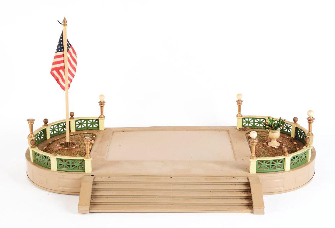 Lionel No. 129 Platform. (1 of 2)