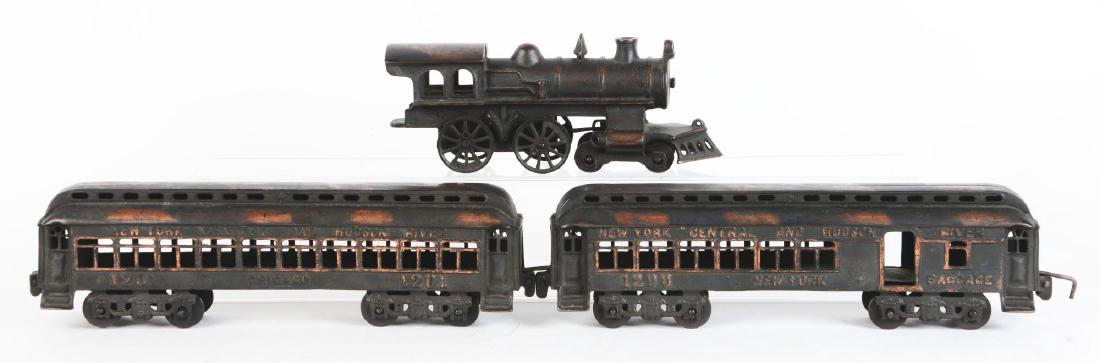 Early Cast Iron Kenton Passenger Train Set. (1 of 2)
