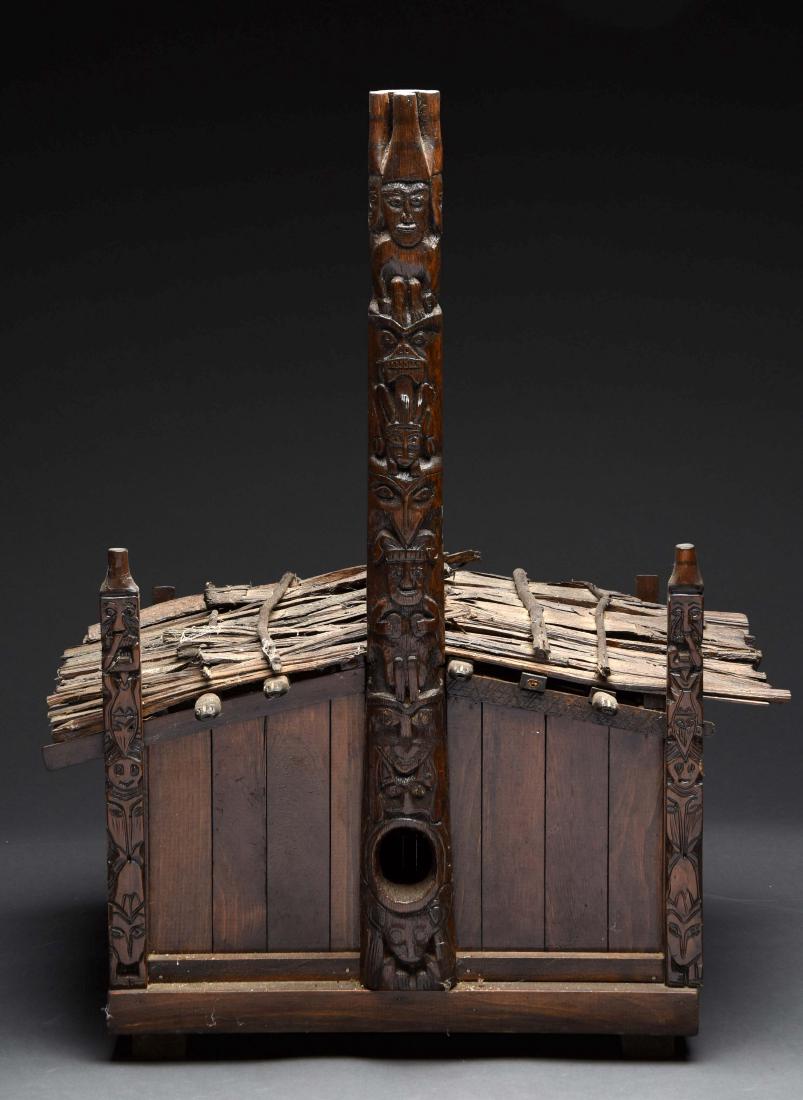 Coast Model Lodge Birdhouse. (1 of 3)